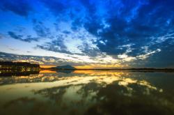 英雄联盟总决赛2025-战术反叛，波兰孤岛的启示与英超争冠的朴素革命