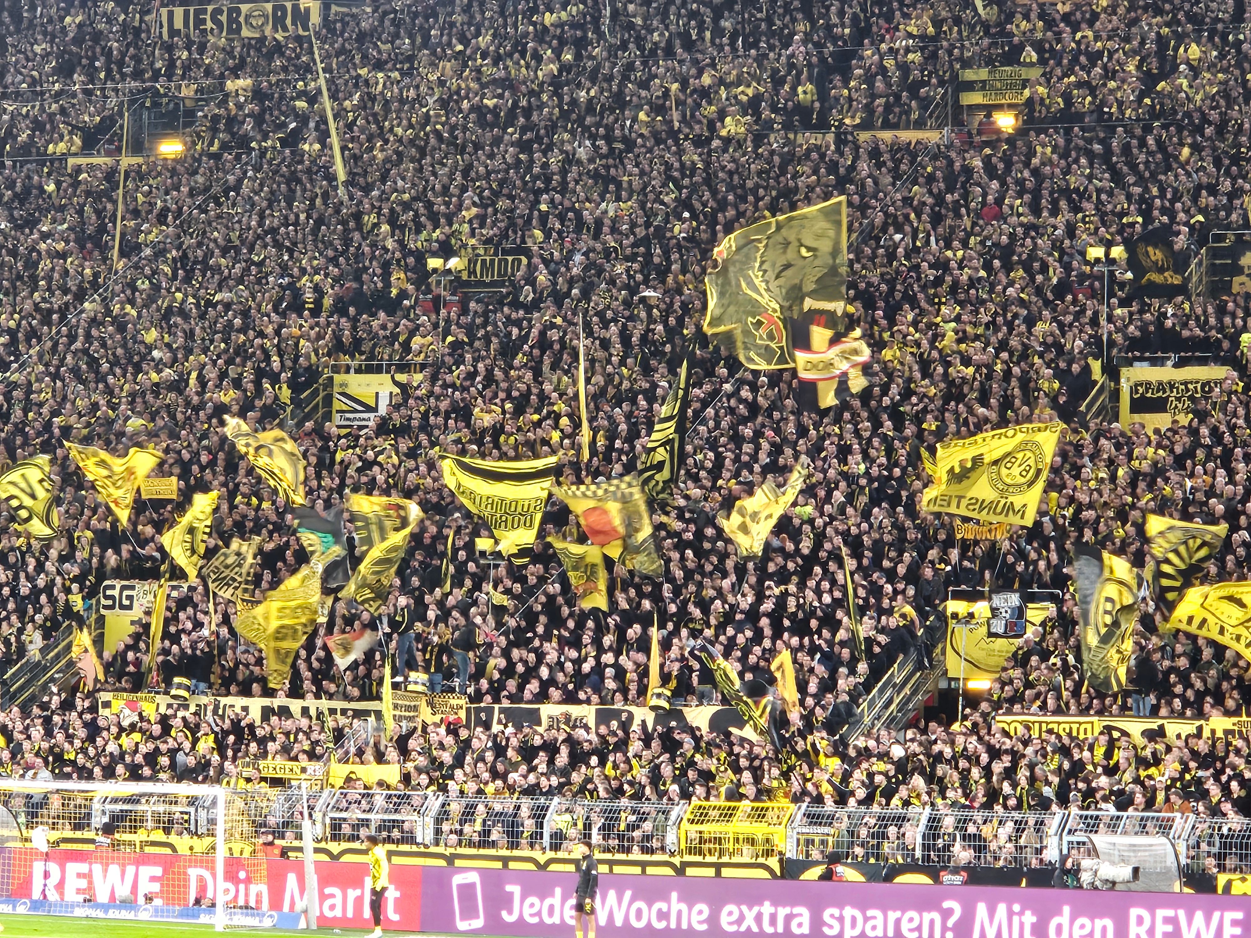 关于蒙彼利埃主场大胜斯特拉斯堡，取得胜利的信息