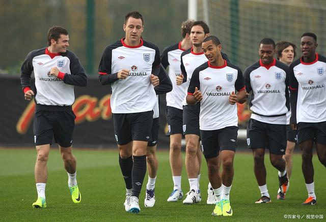 包含沙尔克客场不敌对手，保级形势日益严峻的词条