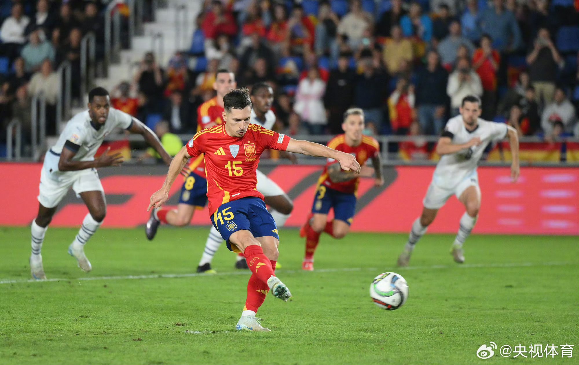 关于瑞士队惊险胜利，晋级欧洲杯十六强赛的信息