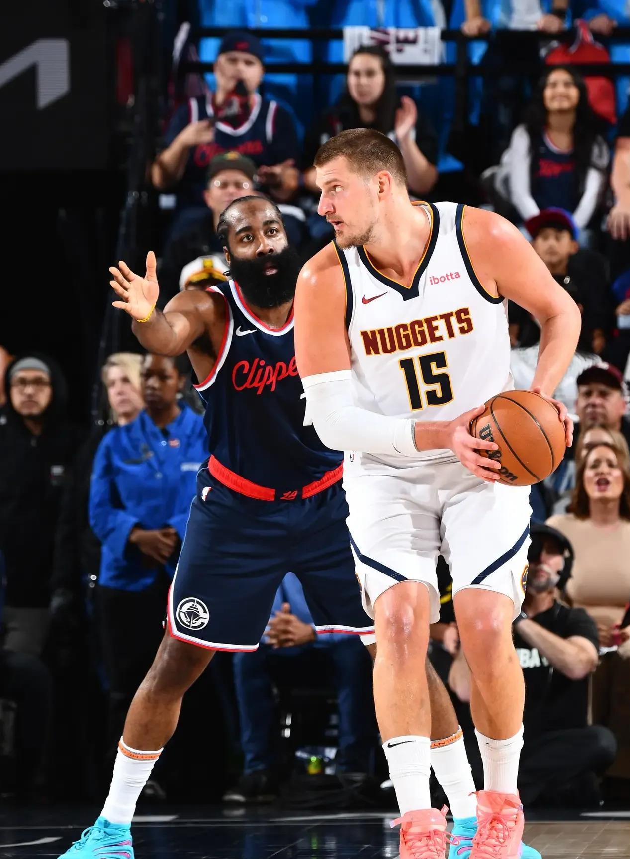 山东队绝杀马刺,约基奇扛起全队 山东队绝杀马刺,约基奇扛起全队