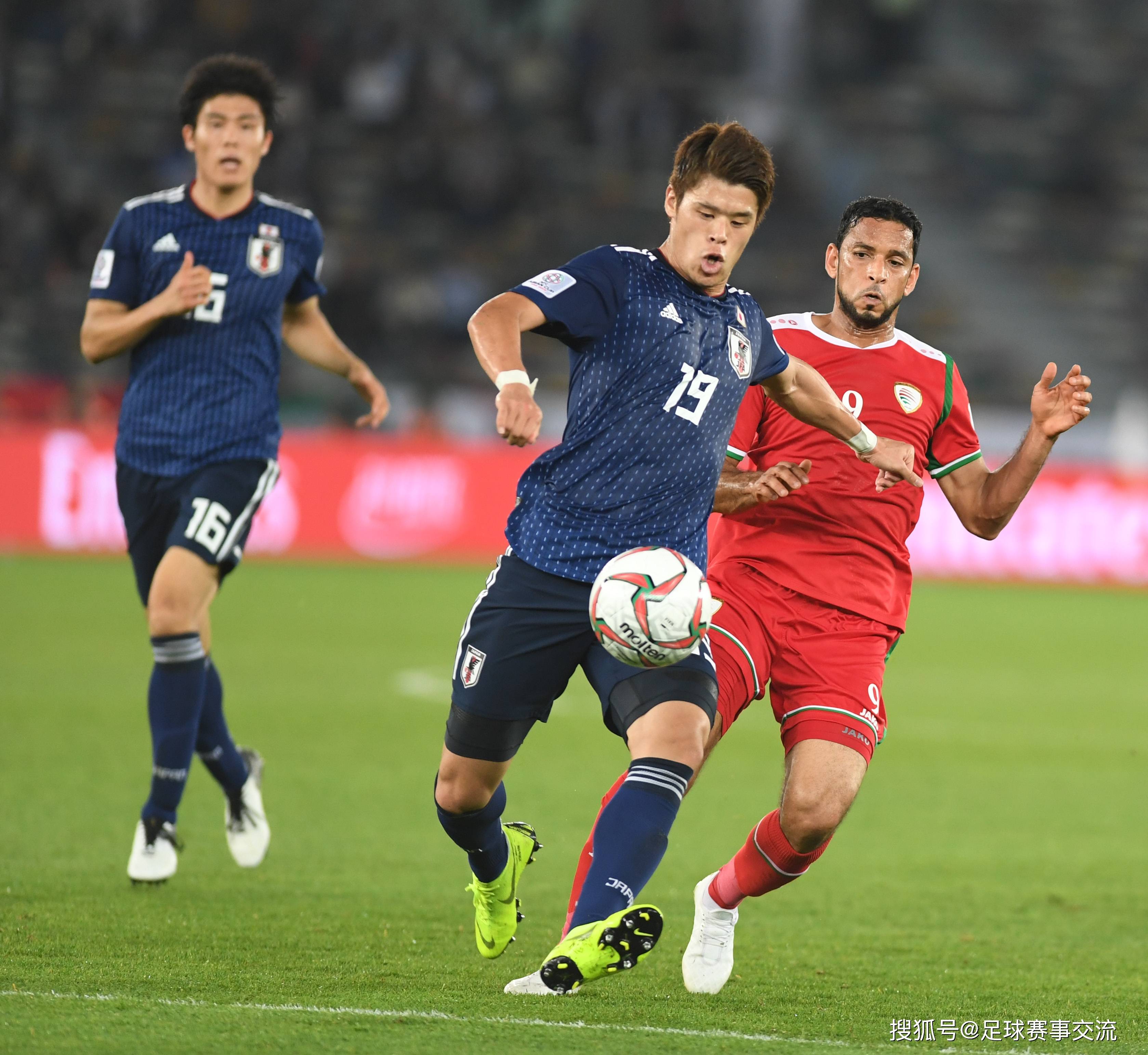 越南球队在亚洲赛场上一路领先,积极备战 越南球队在亚洲赛场上一路领先,积极备战