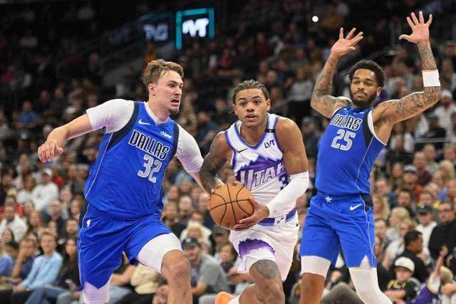 爵士横扫广东队,浓眉哥点燃赛场 爵士横扫广东队,浓眉哥点燃赛场