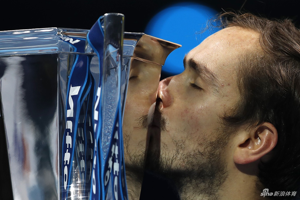 ATP总决赛逆转联合杯，梅德韦杰夫带队取胜