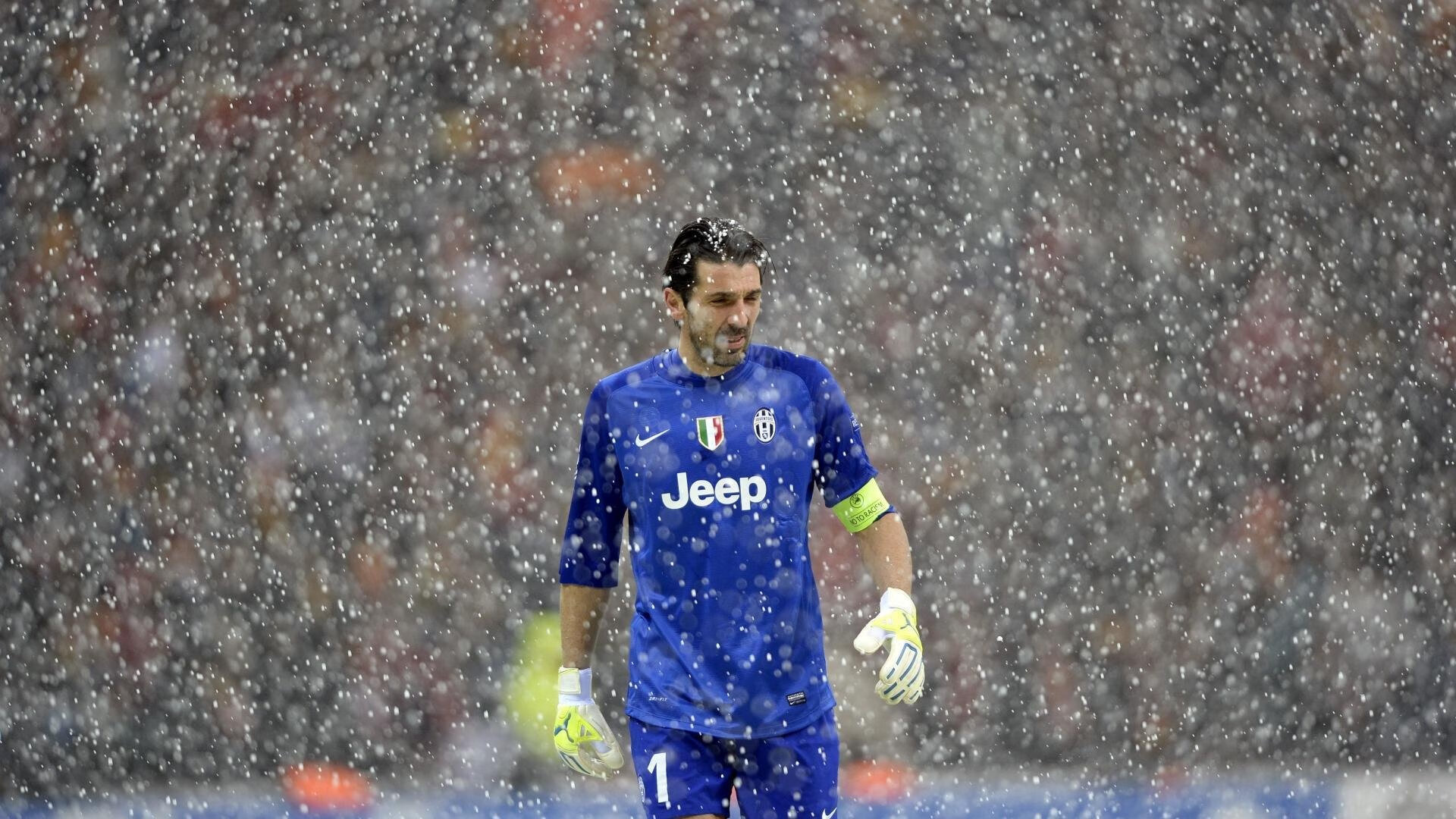 从底特律的喘息到金州的传奇，体育接管时刻的双重奏