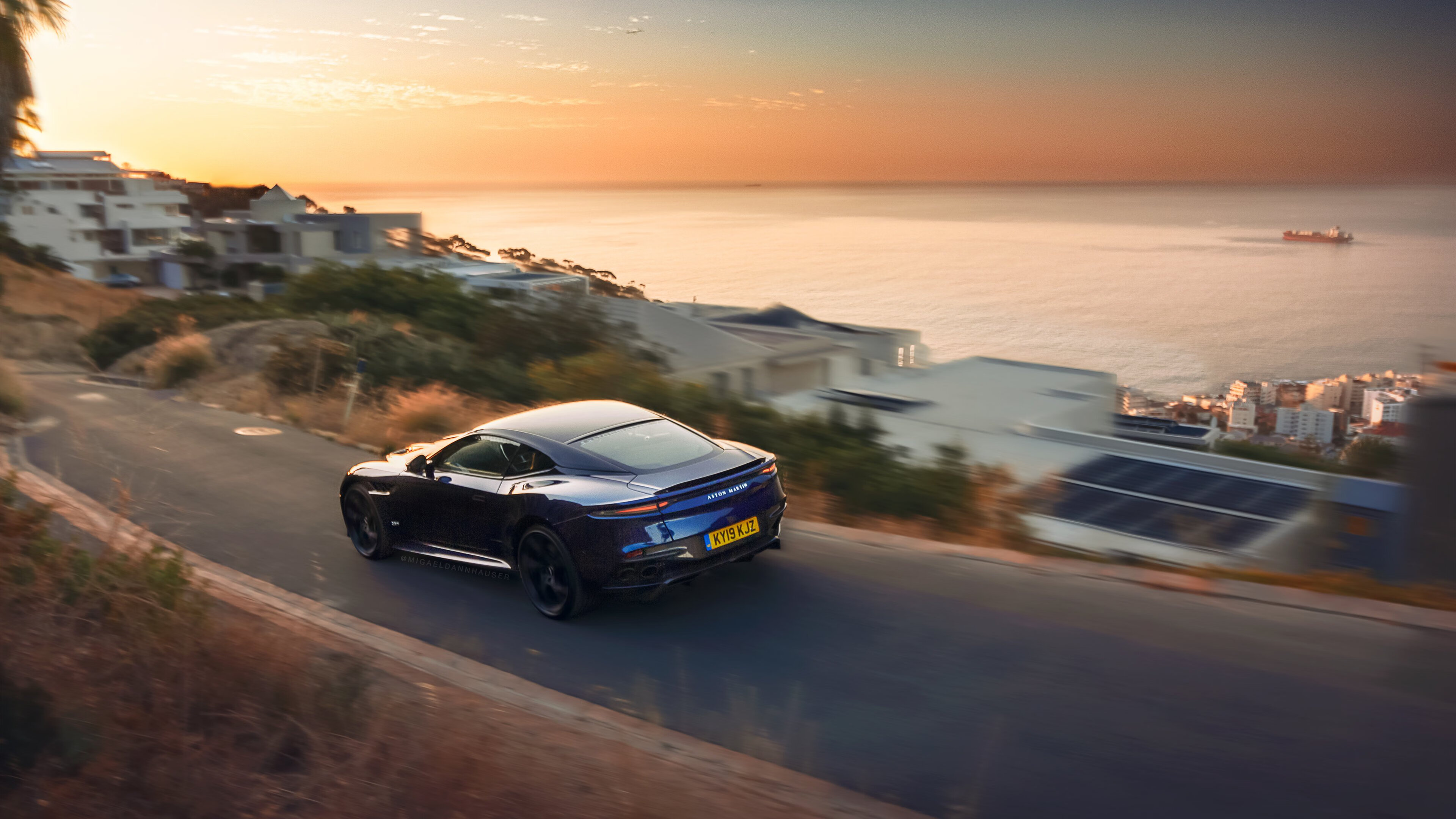 双轨交响，引擎轰鸣与篮球空心入网的命运一夜