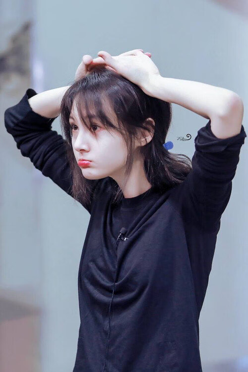 足球与橄榄球的共振，楚阿梅尼爆发与新西兰血拼英格兰的同频逆袭